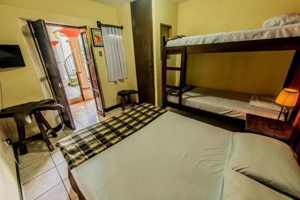 Posada De San Carlos La Calzada Антигуа-Гватемала Экстерьер фото