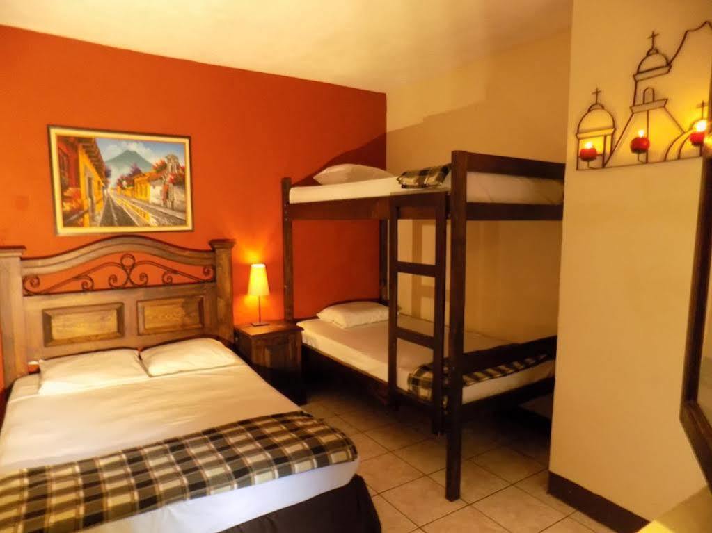 Posada De San Carlos La Calzada Антигуа-Гватемала Экстерьер фото