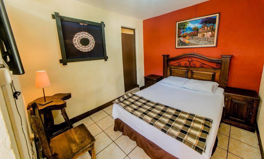 Posada De San Carlos La Calzada Антигуа-Гватемала Экстерьер фото