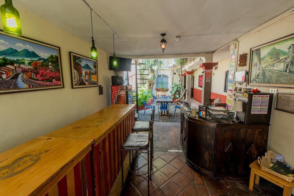 Posada De San Carlos La Calzada Антигуа-Гватемала Экстерьер фото